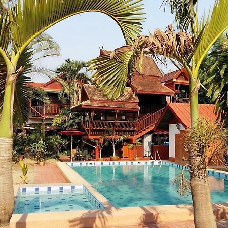 Golden Teak Home Resort Saraphi Eksteriør billede