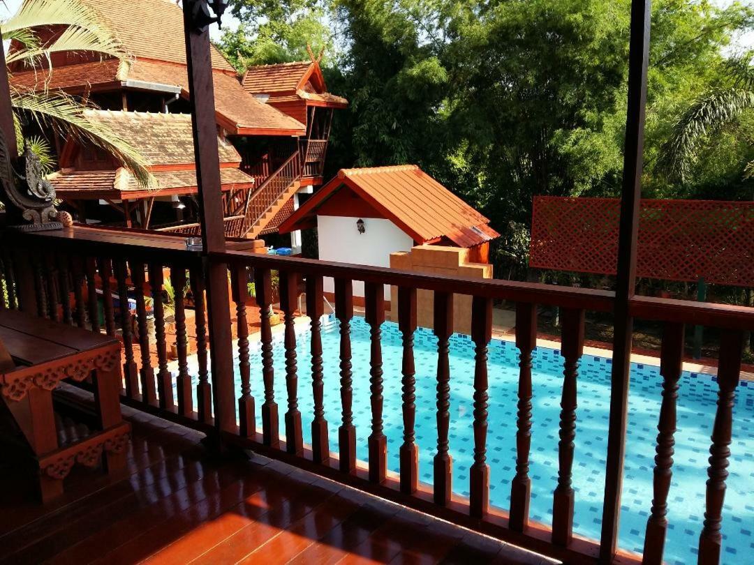 Golden Teak Home Resort Saraphi Eksteriør billede