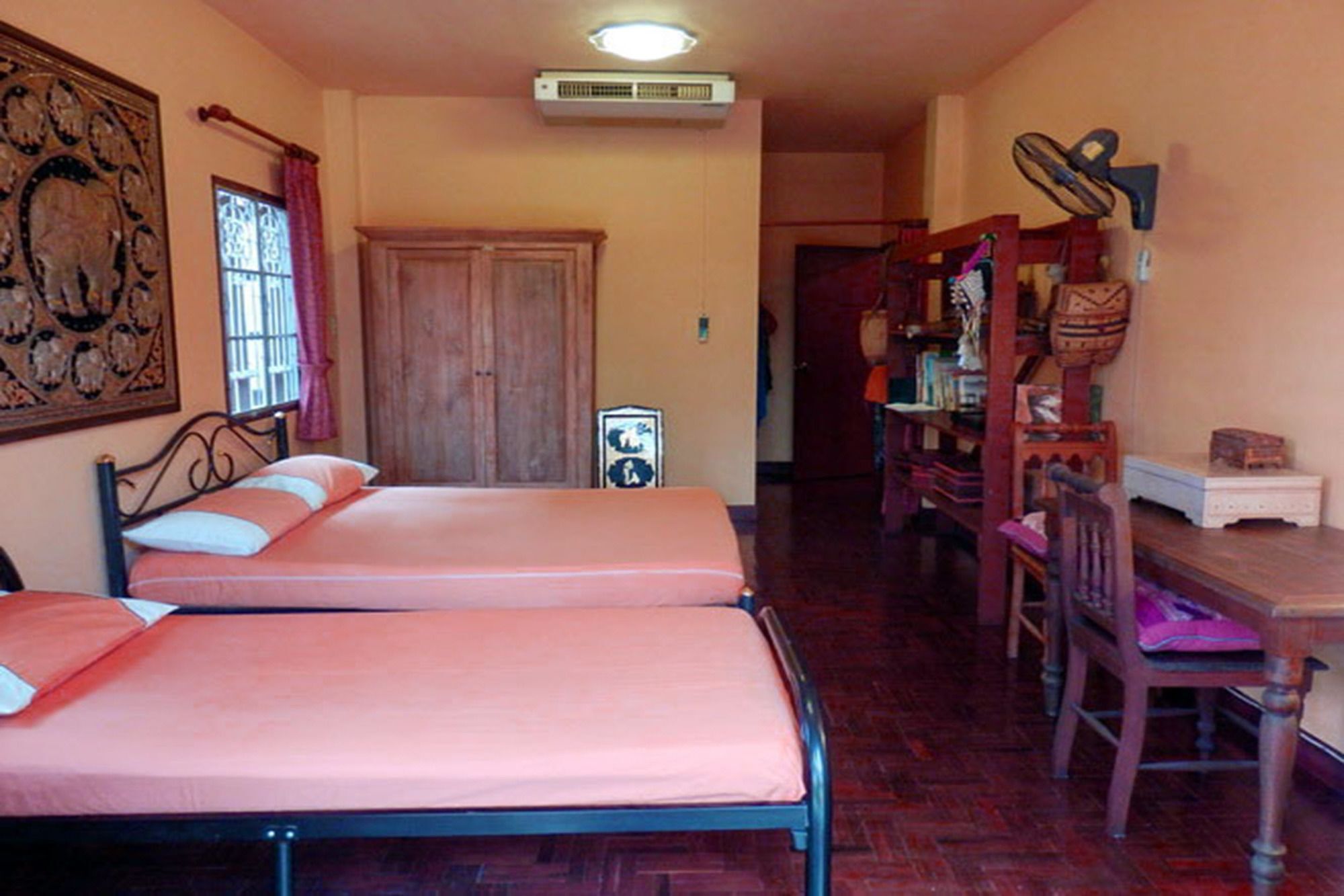 Golden Teak Home Resort Saraphi Eksteriør billede